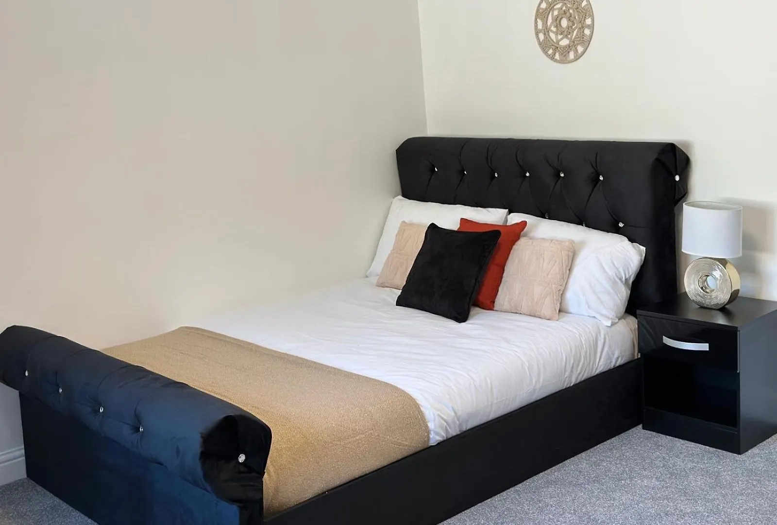 Shm Stays Ensuite Rooms Great For Long Term Stays & Short Stays 15 Min Drive To City Centre & Airport 5 Min Walk To Shops And Train Station 10 Mins To High Street Birmingham United Kingdom